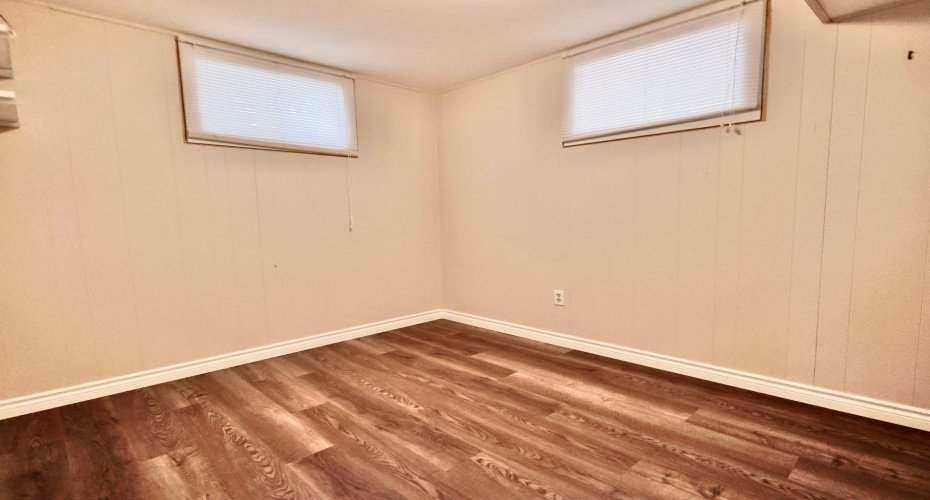 422 3 Avenue, Oyen, Alberta T0J2J0, 4 Bedroom Bedrooms, 0 ,2 BathroomBathrooms,Residential,For Sale,3,0,A2328227