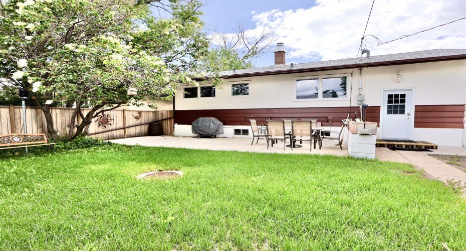 422 3 Avenue, Oyen, Alberta T0J2J0, 4 Bedroom Bedrooms, 0 ,2 BathroomBathrooms,Residential,For Sale,3,0,A2328227