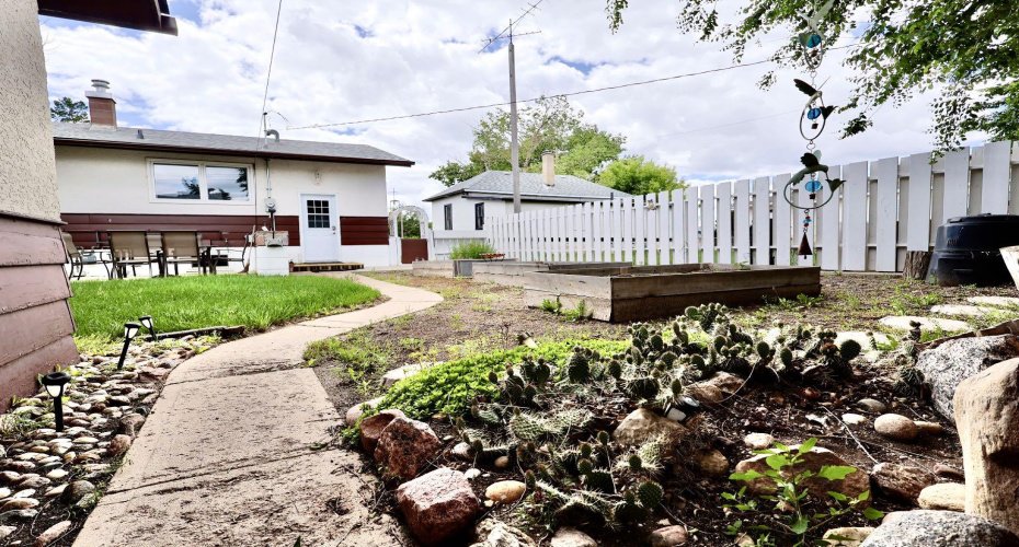 422 3 Avenue, Oyen, Alberta T0J2J0, 4 Bedroom Bedrooms, 0 ,2 BathroomBathrooms,Residential,For Sale,3,0,A2328227