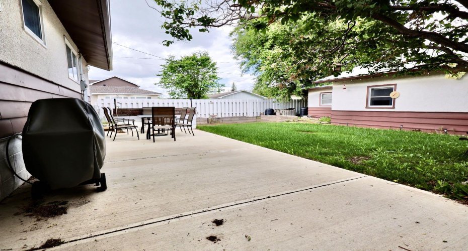 422 3 Avenue, Oyen, Alberta T0J2J0, 4 Bedroom Bedrooms, 0 ,2 BathroomBathrooms,Residential,For Sale,3,0,A2328227