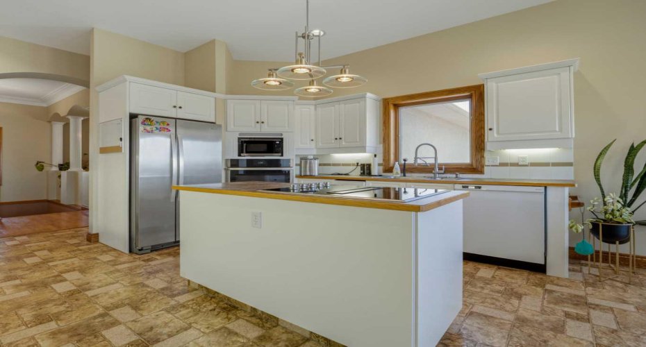 90013 212, Rural Lethbridge County, Alberta T1J 5N9, 5 Bedroom Bedrooms, 0 ,3 BathroomBathrooms,Residential,For Sale,212,0,A2328229