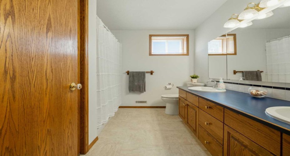 90013 212, Rural Lethbridge County, Alberta T1J 5N9, 5 Bedroom Bedrooms, 0 ,3 BathroomBathrooms,Residential,For Sale,212,0,A2328229