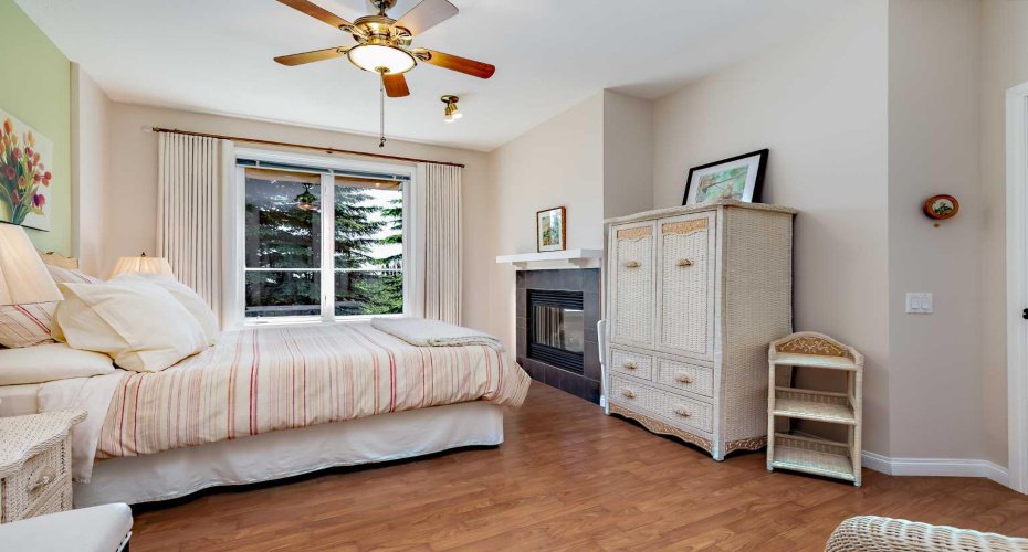 66 Royal Manor, Calgary, Alberta T3G 5T6, 3 Bedroom Bedrooms, 0 ,3 BathroomBathrooms,Residential,For Sale,Royal,0,A2328230