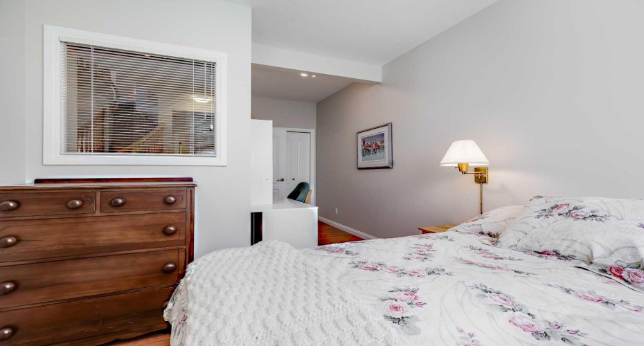 66 Royal Manor, Calgary, Alberta T3G 5T6, 3 Bedroom Bedrooms, 0 ,3 BathroomBathrooms,Residential,For Sale,Royal,0,A2328230