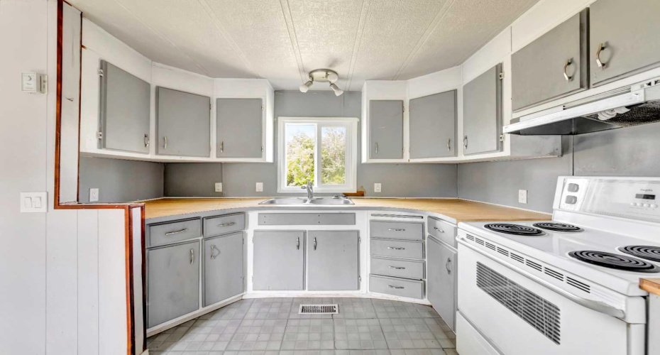 301 8 Avenue, Paradise Hill, Saskatchewan S0M 2G0, 2 Bedroom Bedrooms, 0 ,2 BathroomBathrooms,Residential,For Sale,8,0,A2328239