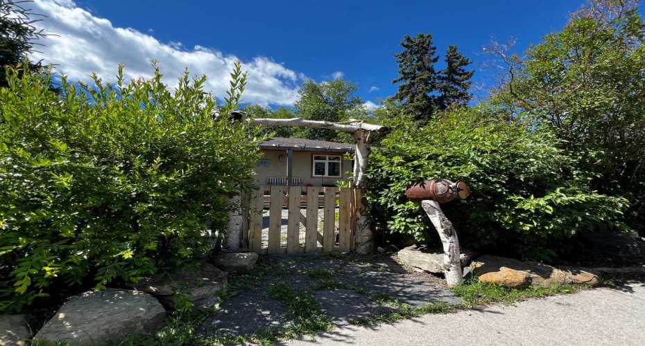 29 Windermere Road, Calgary, Alberta T3C 3K2, 4 Bedroom Bedrooms, 0 ,2 BathroomBathrooms,Residential,For Sale,Windermere,0,A2328242