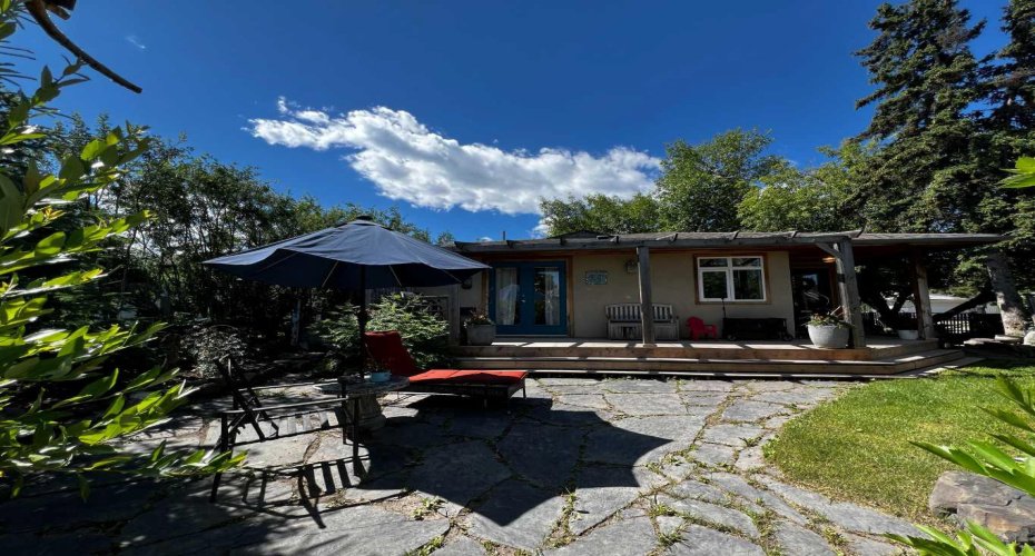 29 Windermere Road, Calgary, Alberta T3C 3K2, 4 Bedroom Bedrooms, 0 ,2 BathroomBathrooms,Residential,For Sale,Windermere,0,A2328242