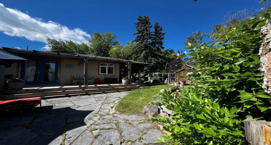 29 Windermere Road, Calgary, Alberta T3C 3K2, 4 Bedroom Bedrooms, 0 ,2 BathroomBathrooms,Residential,For Sale,Windermere,0,A2328242