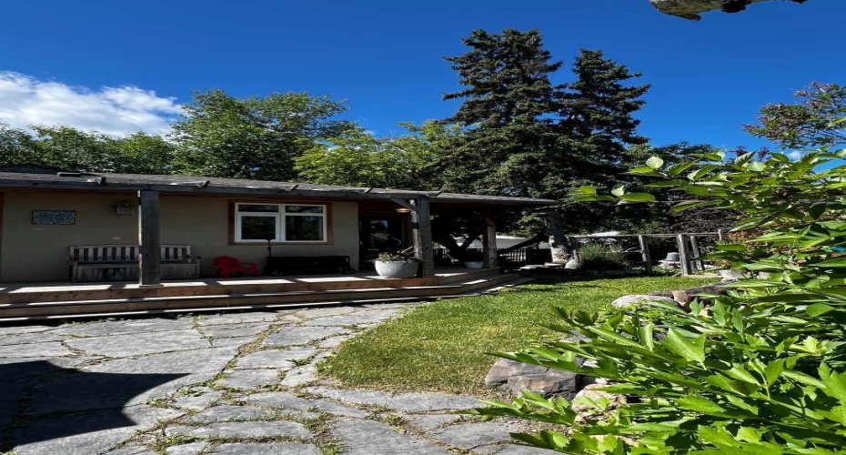 29 Windermere Road, Calgary, Alberta T3C 3K2, 4 Bedroom Bedrooms, 0 ,2 BathroomBathrooms,Residential,For Sale,Windermere,0,A2328242