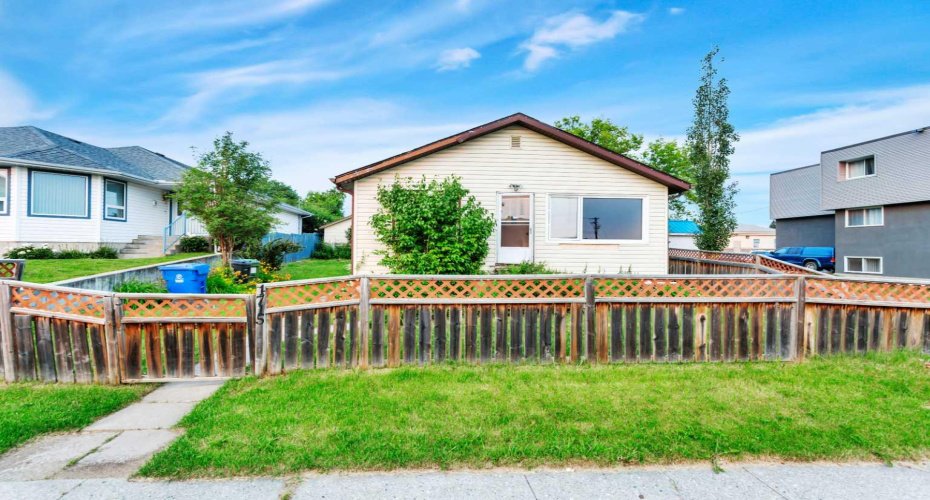 4715 48 Street, Rocky Mountain House, Alberta T4T 1C3, 2 Bedroom Bedrooms, 0 ,1 BathroomBathrooms,Residential,For Sale,48,0,A2328256
