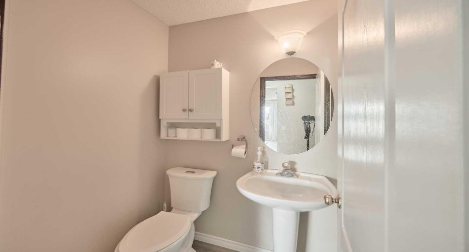 117 Douglas Ridge Circle, Calgary, Alberta T2Z 3C2, 5 Bedroom Bedrooms, 0 ,3 BathroomBathrooms,Residential,For Sale,Douglas Ridge,0,A2328269