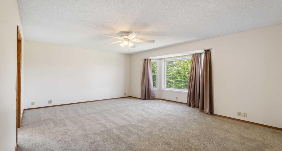 117 Douglasbank Way, Calgary, Alberta T2Z 1W4, 6 Bedroom Bedrooms, 0 ,4 BathroomBathrooms,Residential,For Sale,Douglasbank,0,A2328272