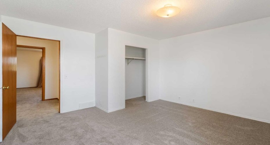 117 Douglasbank Way, Calgary, Alberta T2Z 1W4, 6 Bedroom Bedrooms, 0 ,4 BathroomBathrooms,Residential,For Sale,Douglasbank,0,A2328272