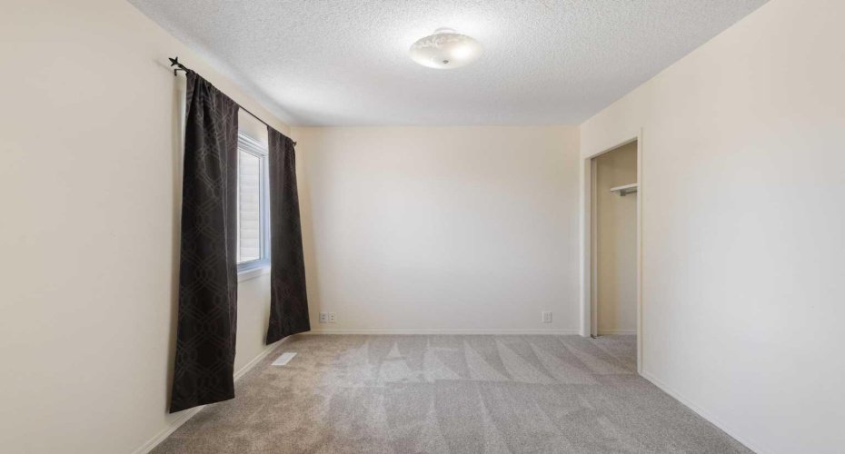 117 Douglasbank Way, Calgary, Alberta T2Z 1W4, 6 Bedroom Bedrooms, 0 ,4 BathroomBathrooms,Residential,For Sale,Douglasbank,0,A2328272