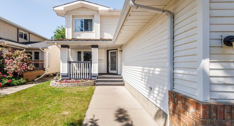 117 Douglasbank Way, Calgary, Alberta T2Z 1W4, 6 Bedroom Bedrooms, 0 ,4 BathroomBathrooms,Residential,For Sale,Douglasbank,0,A2328272