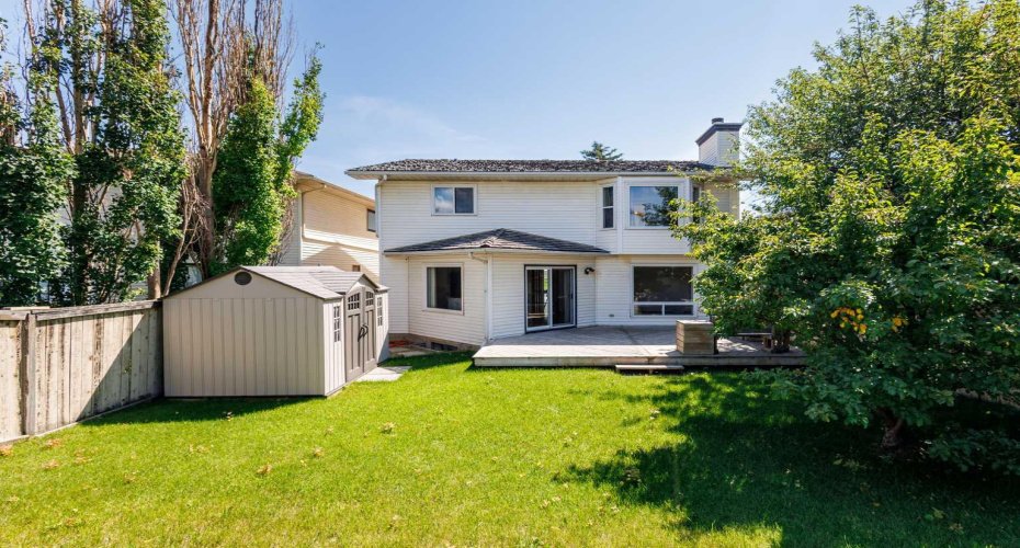 117 Douglasbank Way, Calgary, Alberta T2Z 1W4, 6 Bedroom Bedrooms, 0 ,4 BathroomBathrooms,Residential,For Sale,Douglasbank,0,A2328272