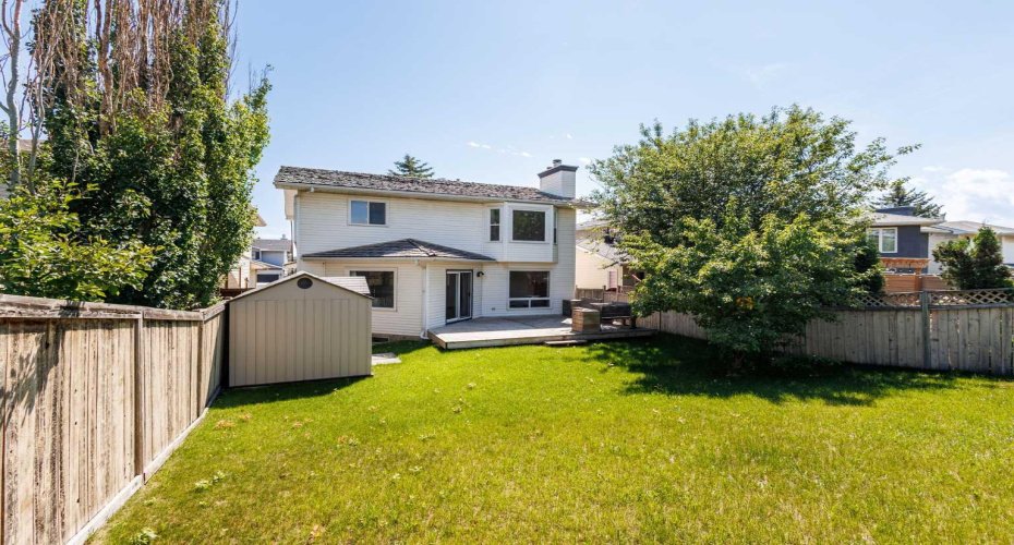 117 Douglasbank Way, Calgary, Alberta T2Z 1W4, 6 Bedroom Bedrooms, 0 ,4 BathroomBathrooms,Residential,For Sale,Douglasbank,0,A2328272