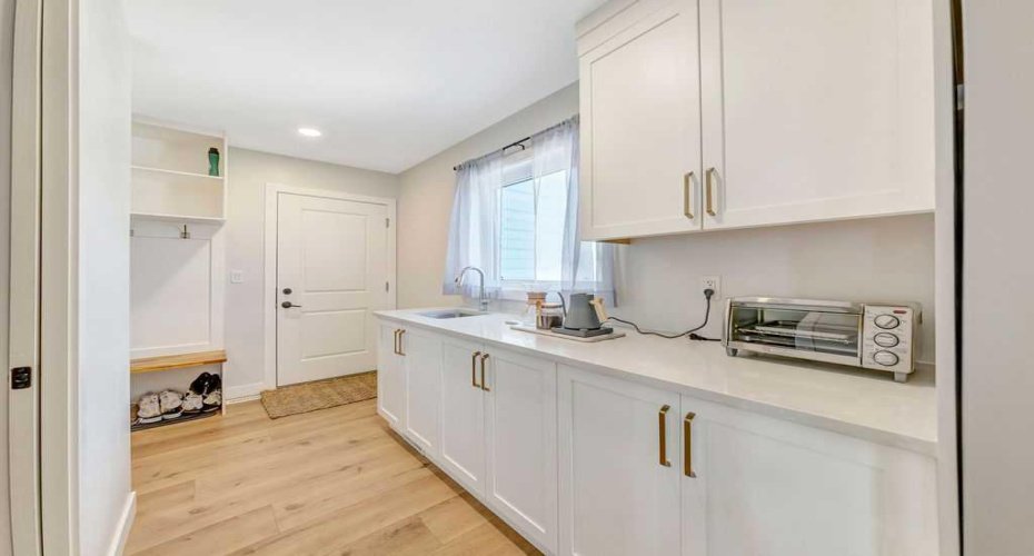 3805 70 Avenue, Lloydminster, Alberta T9V 3T2, 5 Bedroom Bedrooms, 0 ,4 BathroomBathrooms,Residential,For Sale,70,0,A2328273