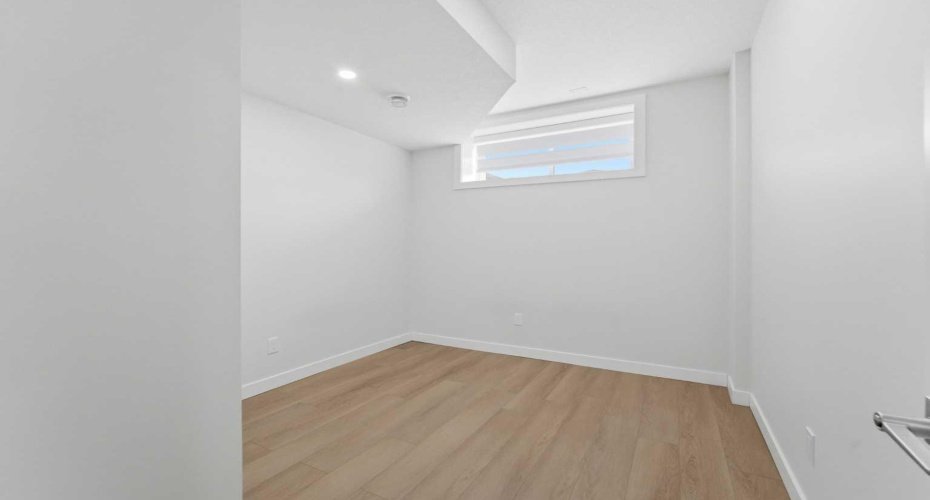 21 Corner Glen Row, Calgary, Alberta T3M 2L9, 5 Bedroom Bedrooms, 0 ,4 BathroomBathrooms,Residential,For Sale,Corner Glen,0,A2328306