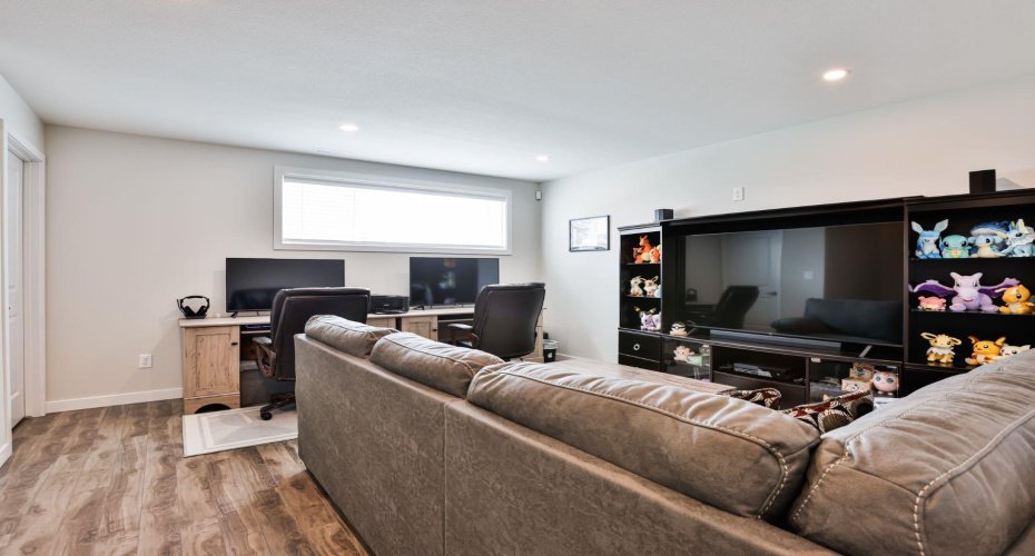 963 40 Avenue, Lethbridge, Alberta T1H7G9, 4 Bedroom Bedrooms, 0 ,4 BathroomBathrooms,Residential,For Sale,40,0,A2328317