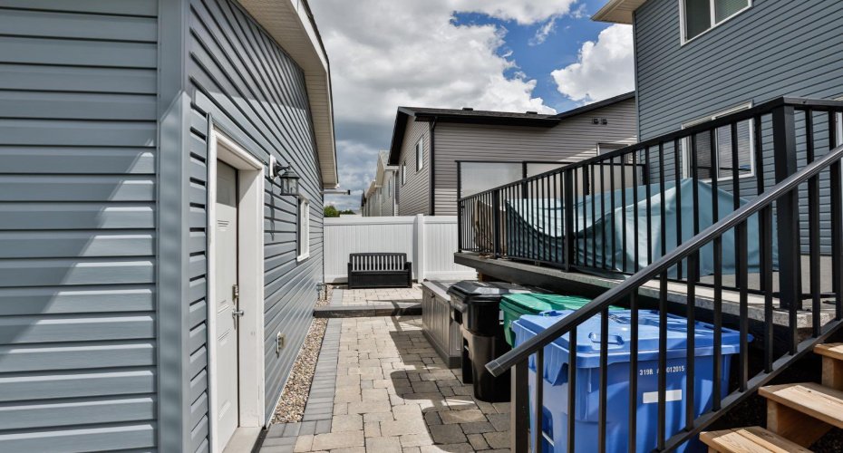963 40 Avenue, Lethbridge, Alberta T1H7G9, 4 Bedroom Bedrooms, 0 ,4 BathroomBathrooms,Residential,For Sale,40,0,A2328317