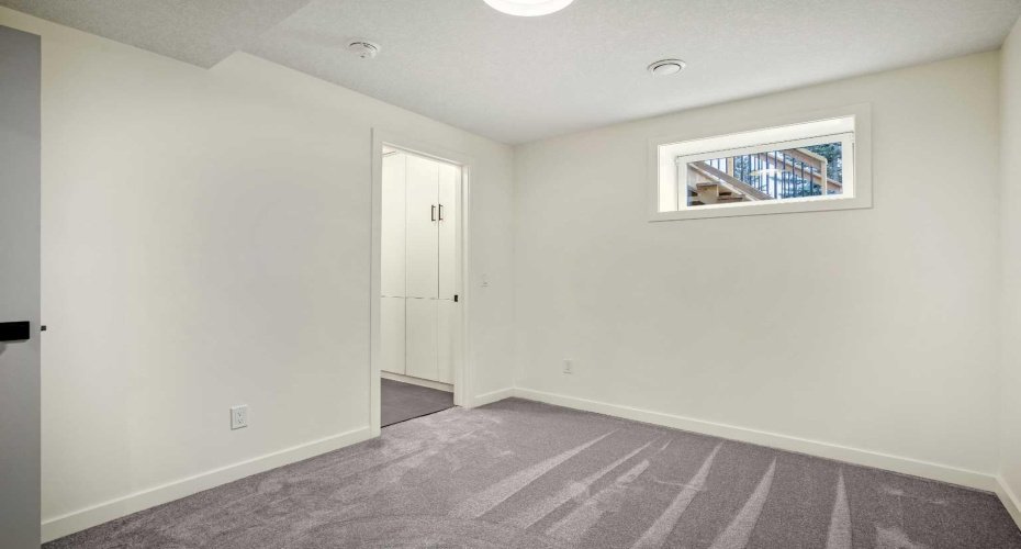 216 Oakridge Place, Calgary, Alberta T2V 1V2, 4 Bedroom Bedrooms, 0 ,4 BathroomBathrooms,Residential,For Sale,Oakridge,0,A2328339
