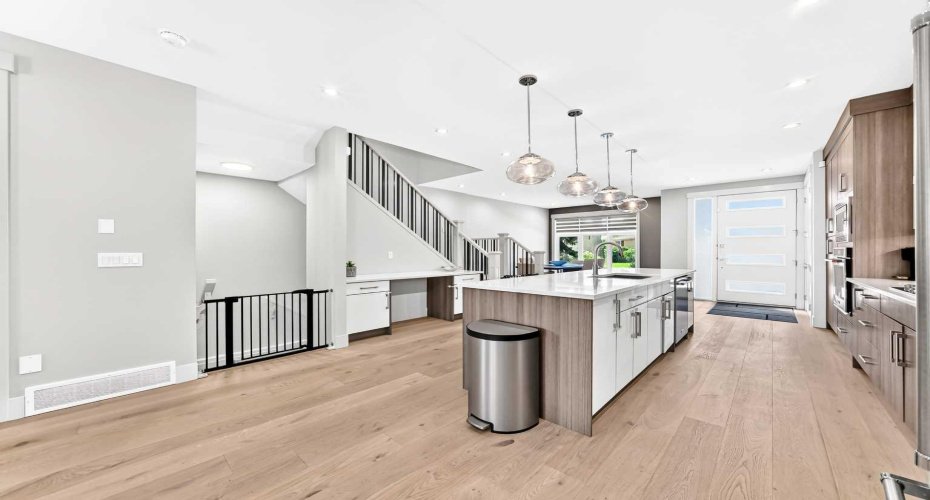 218 26 Avenue, Calgary, Alberta T2M 2C9, 4 Bedroom Bedrooms, 0 ,4 BathroomBathrooms,Residential,For Sale,26,0,A2324934