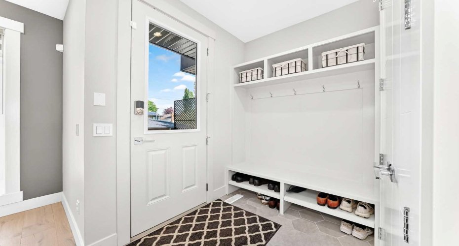 218 26 Avenue, Calgary, Alberta T2M 2C9, 4 Bedroom Bedrooms, 0 ,4 BathroomBathrooms,Residential,For Sale,26,0,A2324934