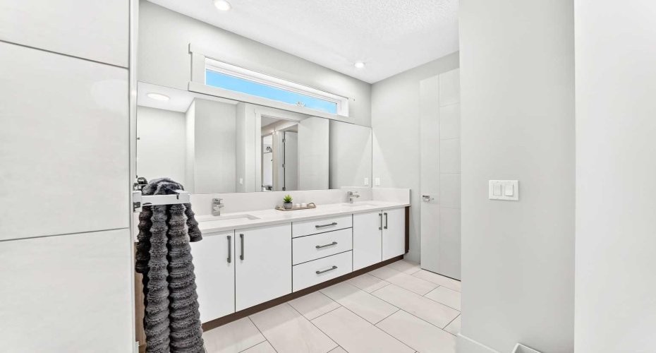 218 26 Avenue, Calgary, Alberta T2M 2C9, 4 Bedroom Bedrooms, 0 ,4 BathroomBathrooms,Residential,For Sale,26,0,A2324934