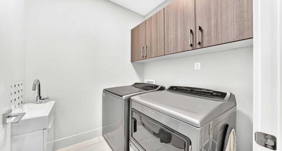 218 26 Avenue, Calgary, Alberta T2M 2C9, 4 Bedroom Bedrooms, 0 ,4 BathroomBathrooms,Residential,For Sale,26,0,A2324934