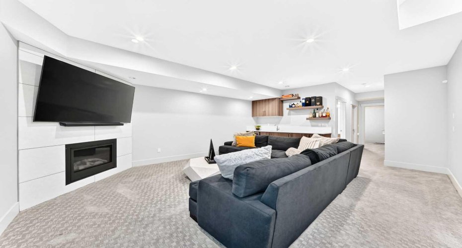218 26 Avenue, Calgary, Alberta T2M 2C9, 4 Bedroom Bedrooms, 0 ,4 BathroomBathrooms,Residential,For Sale,26,0,A2324934