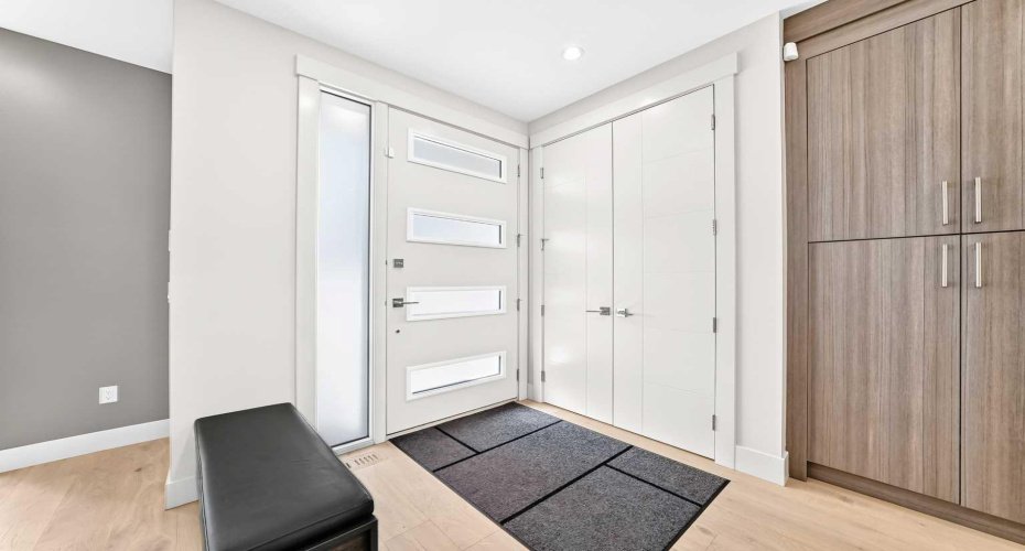 218 26 Avenue, Calgary, Alberta T2M 2C9, 4 Bedroom Bedrooms, 0 ,4 BathroomBathrooms,Residential,For Sale,26,0,A2324934