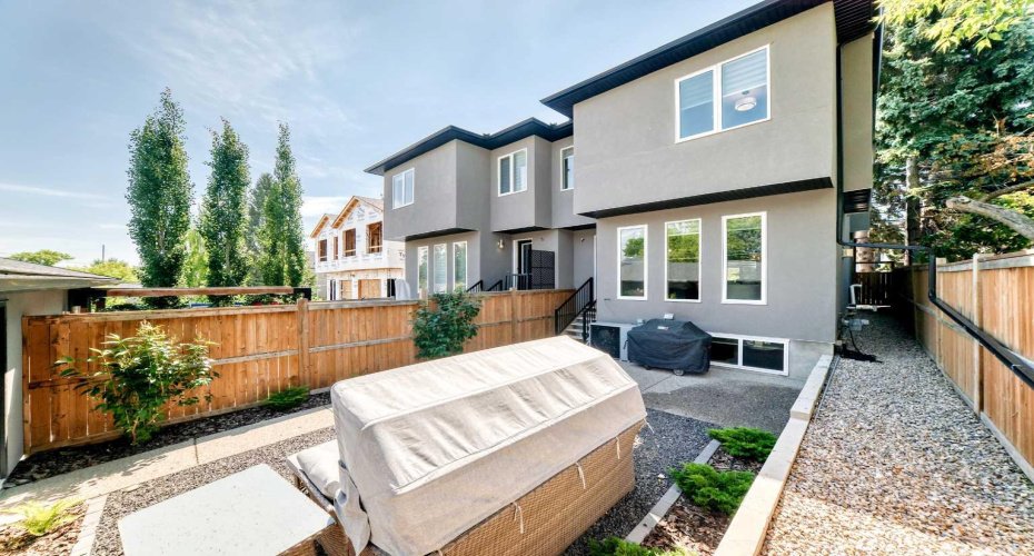 218 26 Avenue, Calgary, Alberta T2M 2C9, 4 Bedroom Bedrooms, 0 ,4 BathroomBathrooms,Residential,For Sale,26,0,A2324934