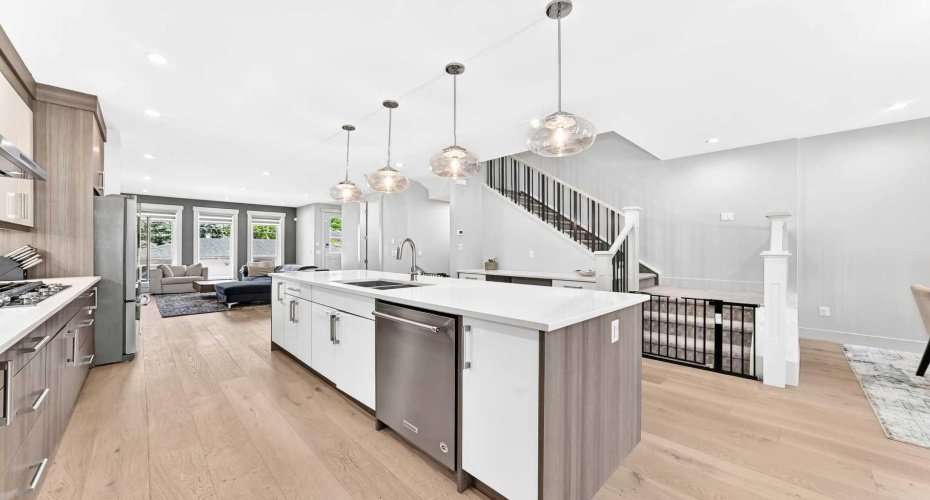218 26 Avenue, Calgary, Alberta T2M 2C9, 4 Bedroom Bedrooms, 0 ,4 BathroomBathrooms,Residential,For Sale,26,0,A2324934