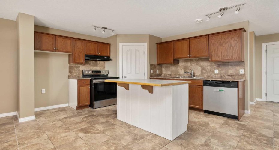 6802 50 Avenue, Camrose, Alberta T4V 5C7, 3 Bedroom Bedrooms, 0 ,3 BathroomBathrooms,Residential,For Sale,50,0,A2328351