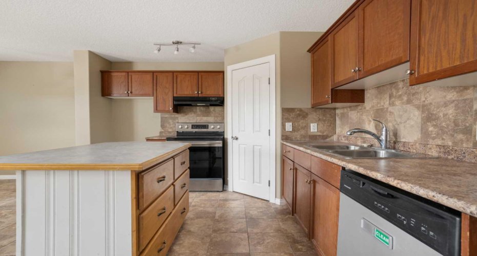 6802 50 Avenue, Camrose, Alberta T4V 5C7, 3 Bedroom Bedrooms, 0 ,3 BathroomBathrooms,Residential,For Sale,50,0,A2328351