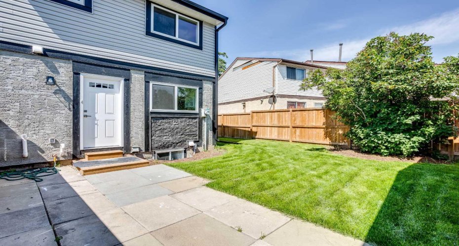 68 Abergale Way, Calgary, Alberta T2A 6H7, 3 Bedroom Bedrooms, 0 ,2 BathroomBathrooms,Residential,For Sale,Abergale,0,A2325354