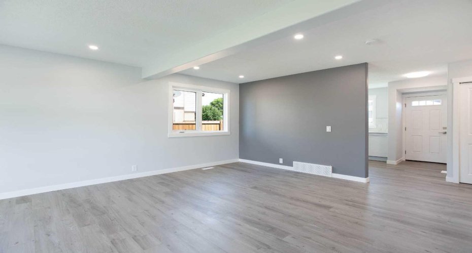 68 Abergale Way, Calgary, Alberta T2A 6H7, 3 Bedroom Bedrooms, 0 ,2 BathroomBathrooms,Residential,For Sale,Abergale,0,A2325354