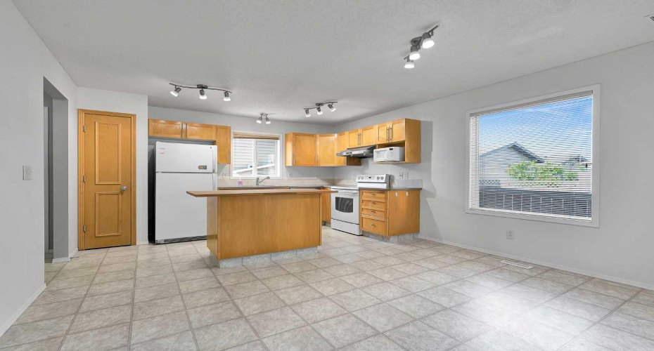203 Covemeadow Crescent, Calgary, Alberta T3K6B1, 3 Bedroom Bedrooms, 0 ,2 BathroomBathrooms,Residential,For Sale,Covemeadow,0,A2325400