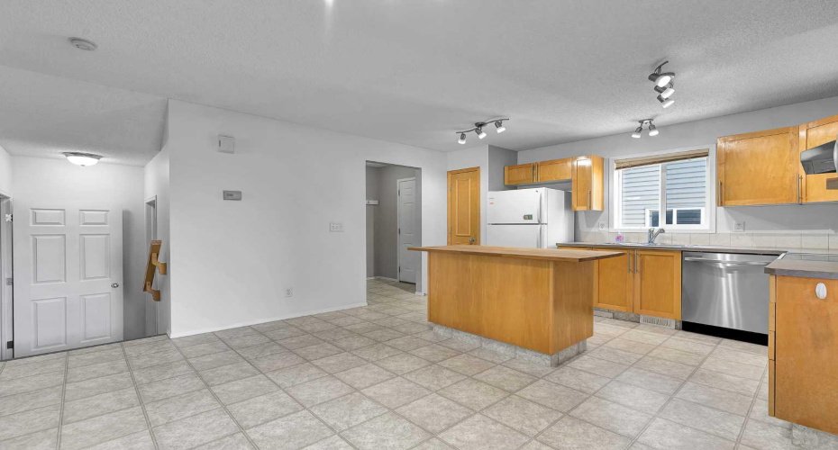 203 Covemeadow Crescent, Calgary, Alberta T3K6B1, 3 Bedroom Bedrooms, 0 ,2 BathroomBathrooms,Residential,For Sale,Covemeadow,0,A2325400