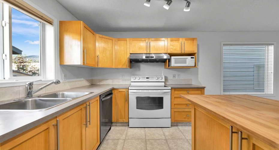 203 Covemeadow Crescent, Calgary, Alberta T3K6B1, 3 Bedroom Bedrooms, 0 ,2 BathroomBathrooms,Residential,For Sale,Covemeadow,0,A2325400