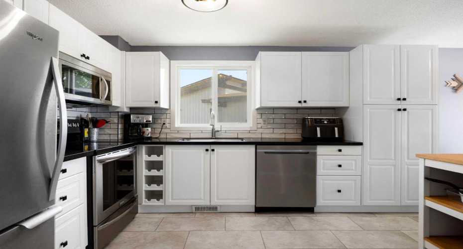 8A Arlington Bay, Calgary, Alberta T2H 2B2, 4 Bedroom Bedrooms, 0 ,2 BathroomBathrooms,Residential,For Sale,Arlington,0,A2325523