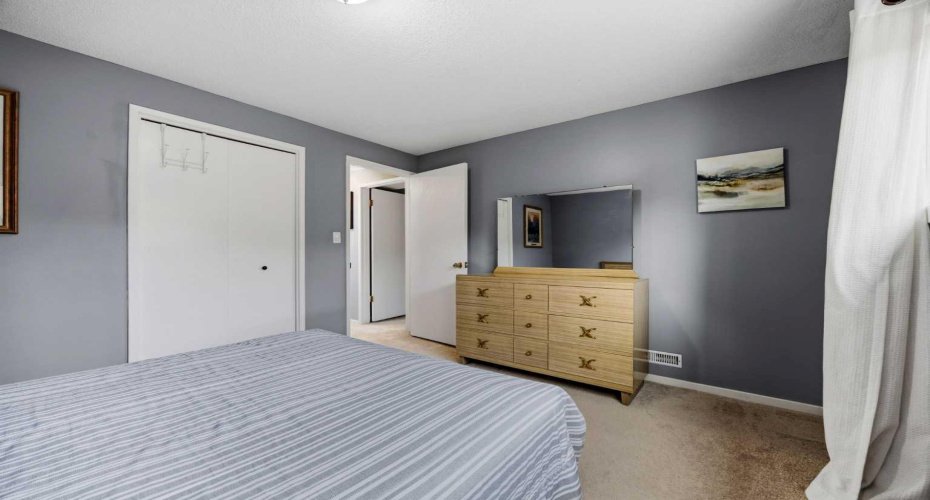 8A Arlington Bay, Calgary, Alberta T2H 2B2, 4 Bedroom Bedrooms, 0 ,2 BathroomBathrooms,Residential,For Sale,Arlington,0,A2325523