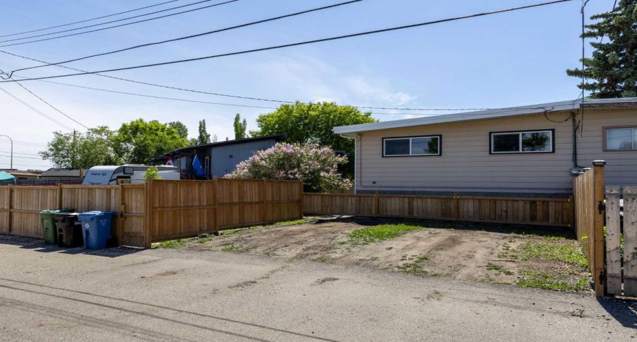 8A Arlington Bay, Calgary, Alberta T2H 2B2, 4 Bedroom Bedrooms, 0 ,2 BathroomBathrooms,Residential,For Sale,Arlington,0,A2325523