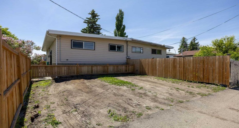 8A Arlington Bay, Calgary, Alberta T2H 2B2, 4 Bedroom Bedrooms, 0 ,2 BathroomBathrooms,Residential,For Sale,Arlington,0,A2325523