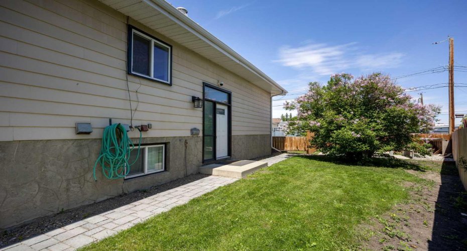 8A Arlington Bay, Calgary, Alberta T2H 2B2, 4 Bedroom Bedrooms, 0 ,2 BathroomBathrooms,Residential,For Sale,Arlington,0,A2325523