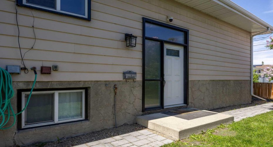 8A Arlington Bay, Calgary, Alberta T2H 2B2, 4 Bedroom Bedrooms, 0 ,2 BathroomBathrooms,Residential,For Sale,Arlington,0,A2325523
