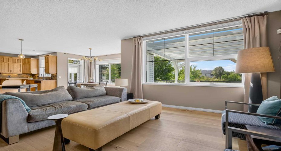 124 Valley Creek Crescent, Calgary, Alberta T3B 5V3, 4 Bedroom Bedrooms, 0 ,3 BathroomBathrooms,Residential,For Sale,Valley Creek,0,A2325536