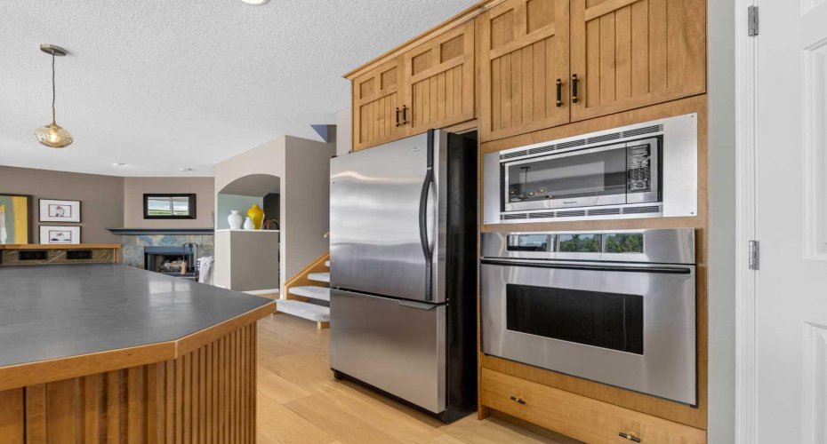 124 Valley Creek Crescent, Calgary, Alberta T3B 5V3, 4 Bedroom Bedrooms, 0 ,3 BathroomBathrooms,Residential,For Sale,Valley Creek,0,A2325536
