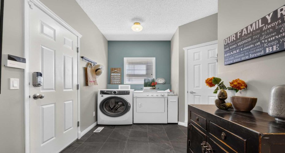124 Valley Creek Crescent, Calgary, Alberta T3B 5V3, 4 Bedroom Bedrooms, 0 ,3 BathroomBathrooms,Residential,For Sale,Valley Creek,0,A2325536